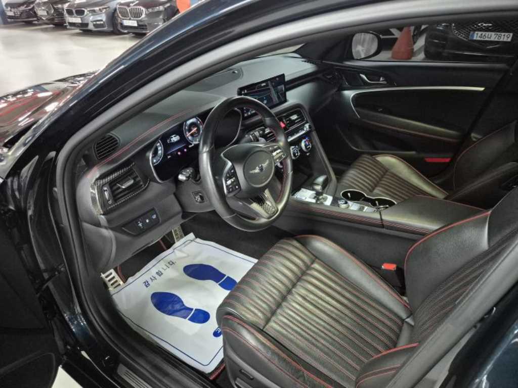Genesis G70 - Vista 6