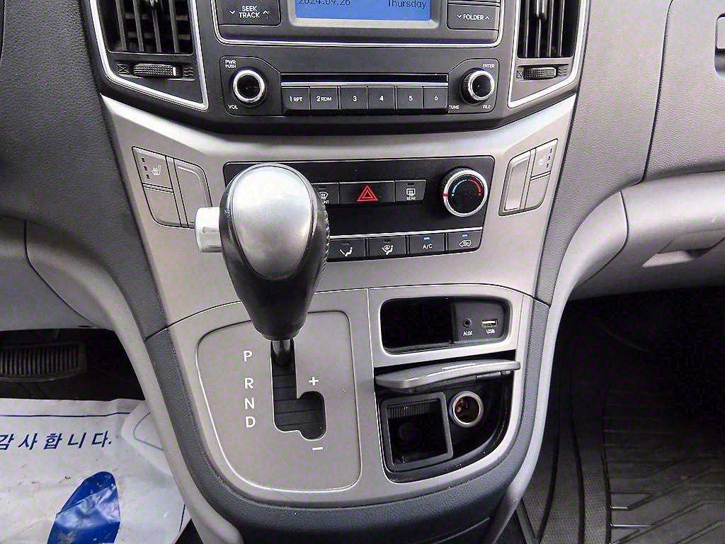 HYUNDAI Starex - Vista 10