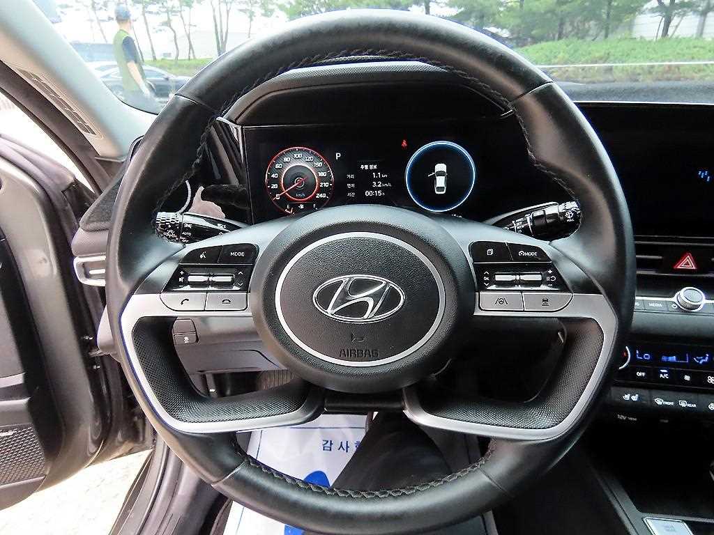 HYUNDAI Avante - Vista 8
