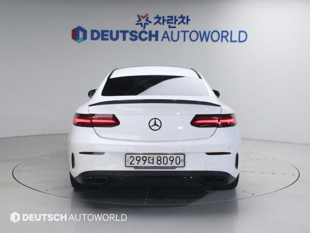 Mercedes Benz E class - Vista 4