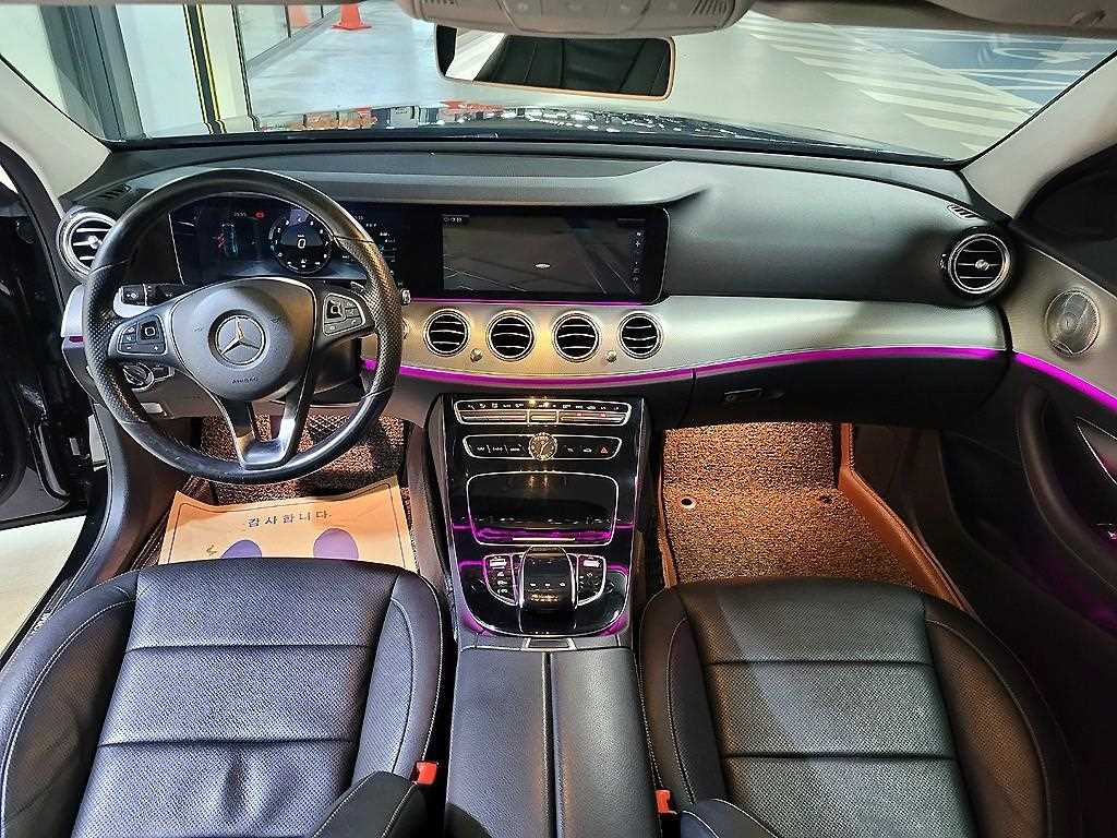 Mercedes Benz E class - Vista 6