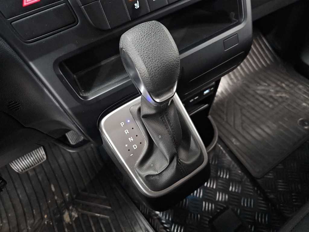 HYUNDAI Staria - Vista 8