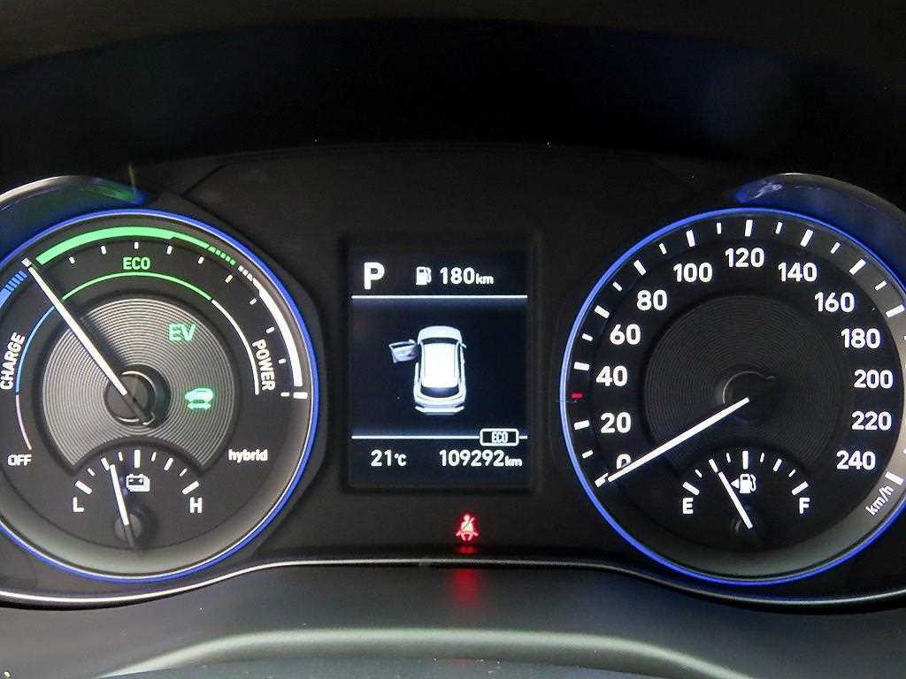 HYUNDAI Kona - Vista 9