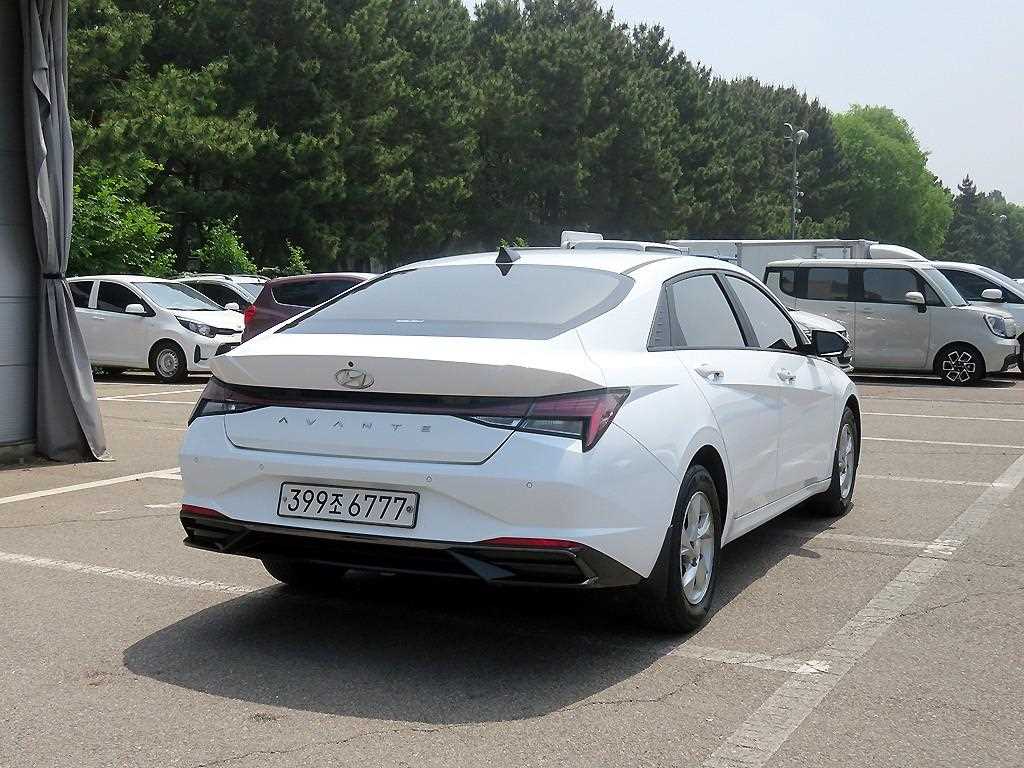 HYUNDAI Avante - Vista 4