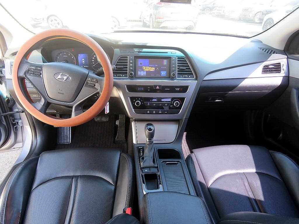 HYUNDAI Sonata - Vista 7