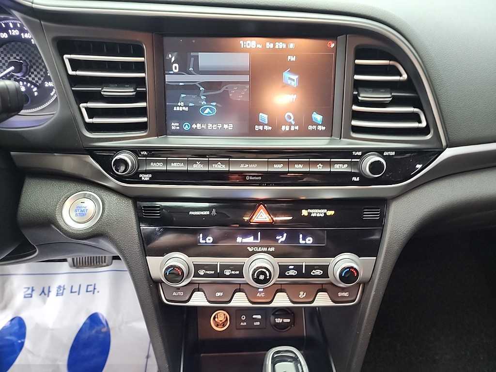 HYUNDAI Avante - Vista 10