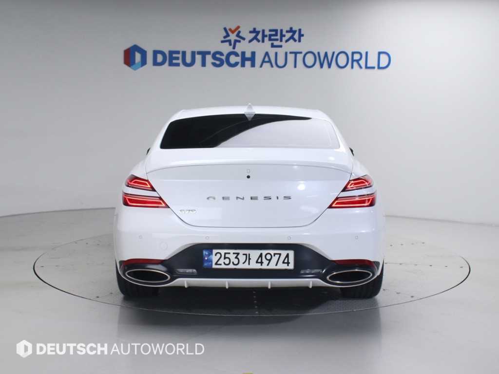 Genesis G70 - Vista 4