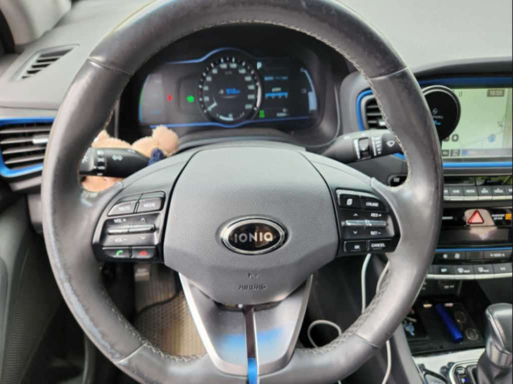 HYUNDAI Ioniq - Vista 4