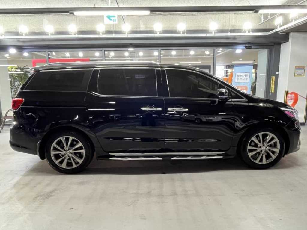 KIA Carnival - Vista 2