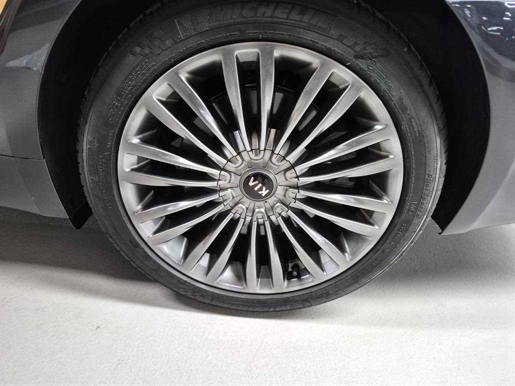 KIA K9 - Vista 8