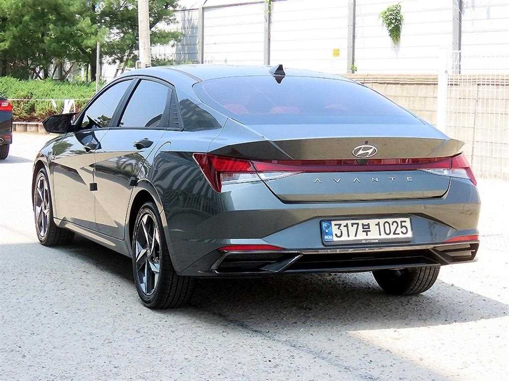 HYUNDAI Avante - Vista 3