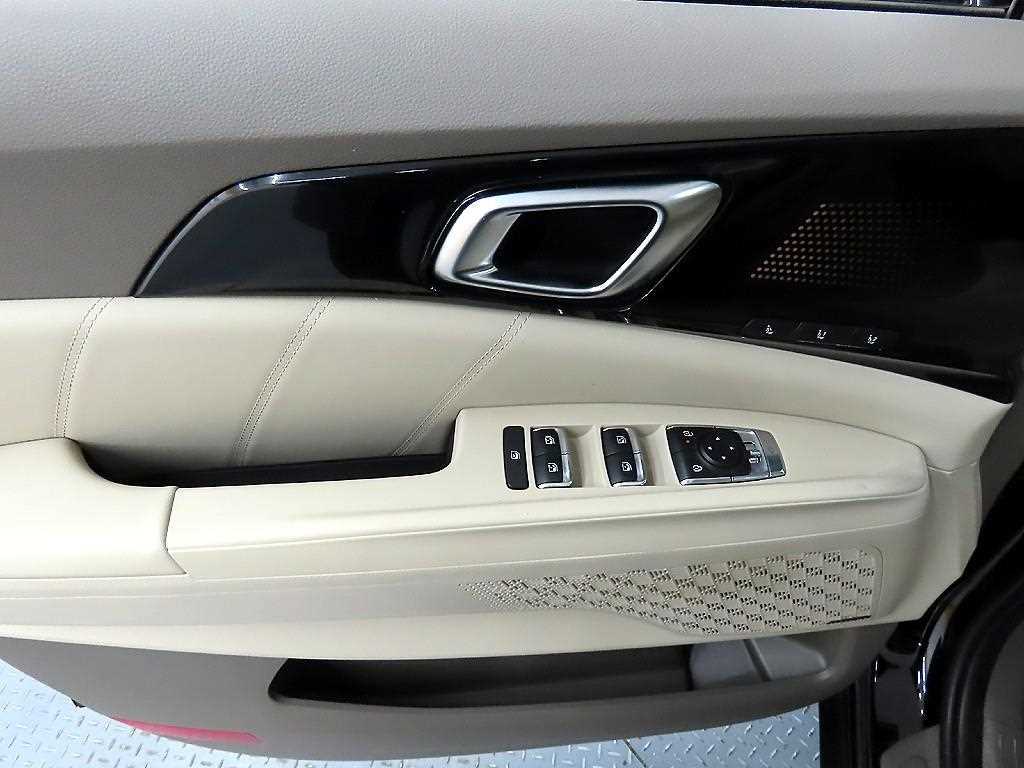 KIA Carnival - Vista 11
