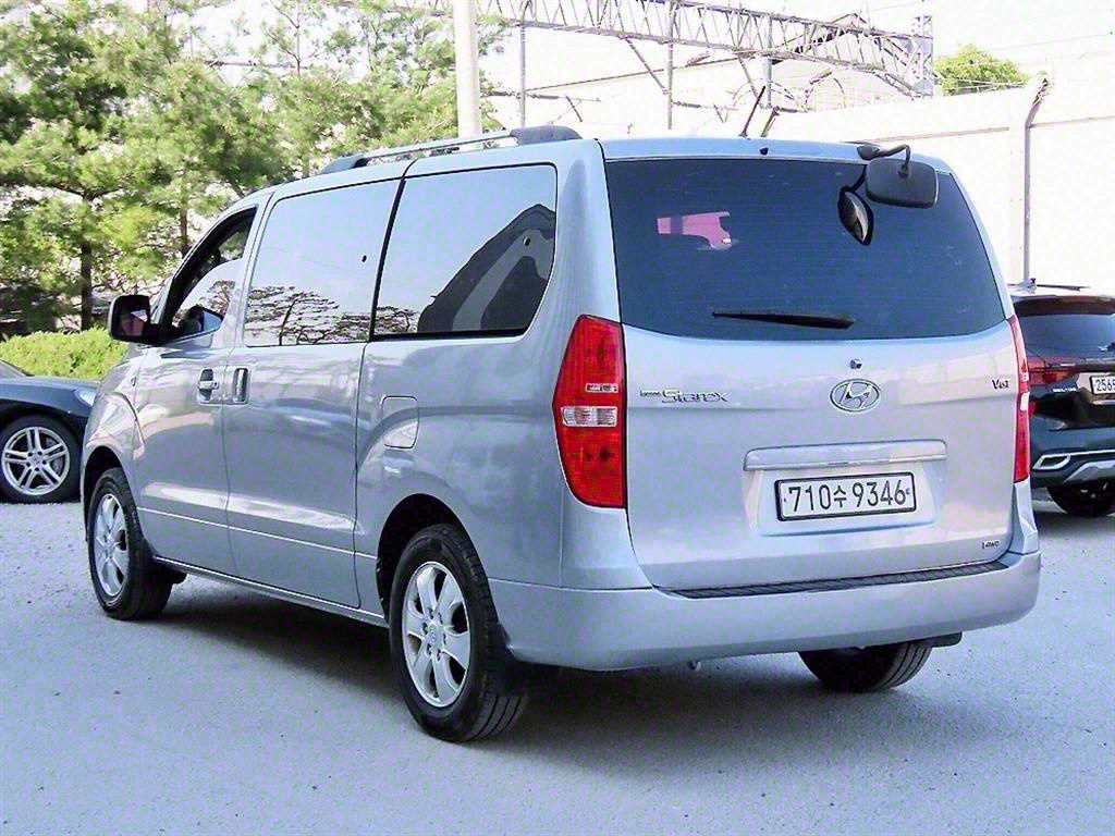 HYUNDAI Starex - Vista 3