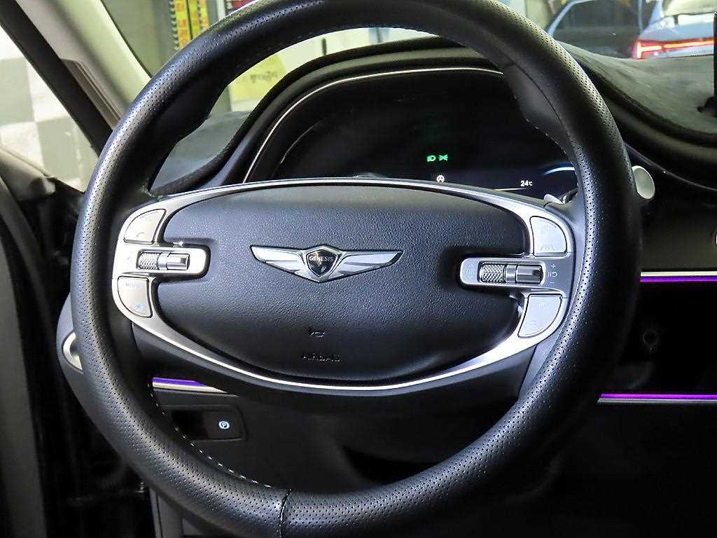 Genesis GV70 - Vista 8