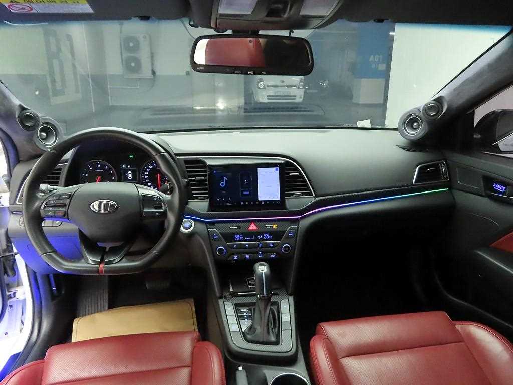 HYUNDAI Avante - Vista 7
