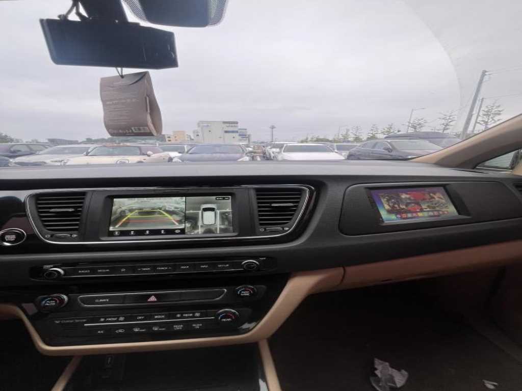 KIA Carnival - Vista 3