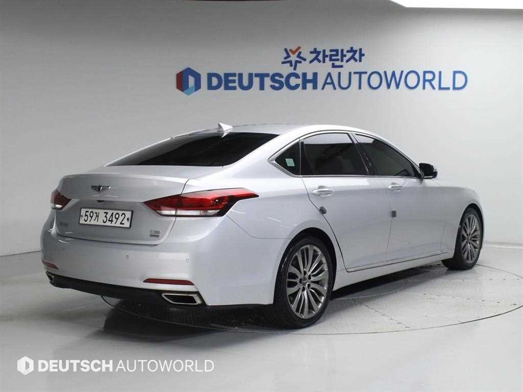 HYUNDAI Genesis - Vista 2