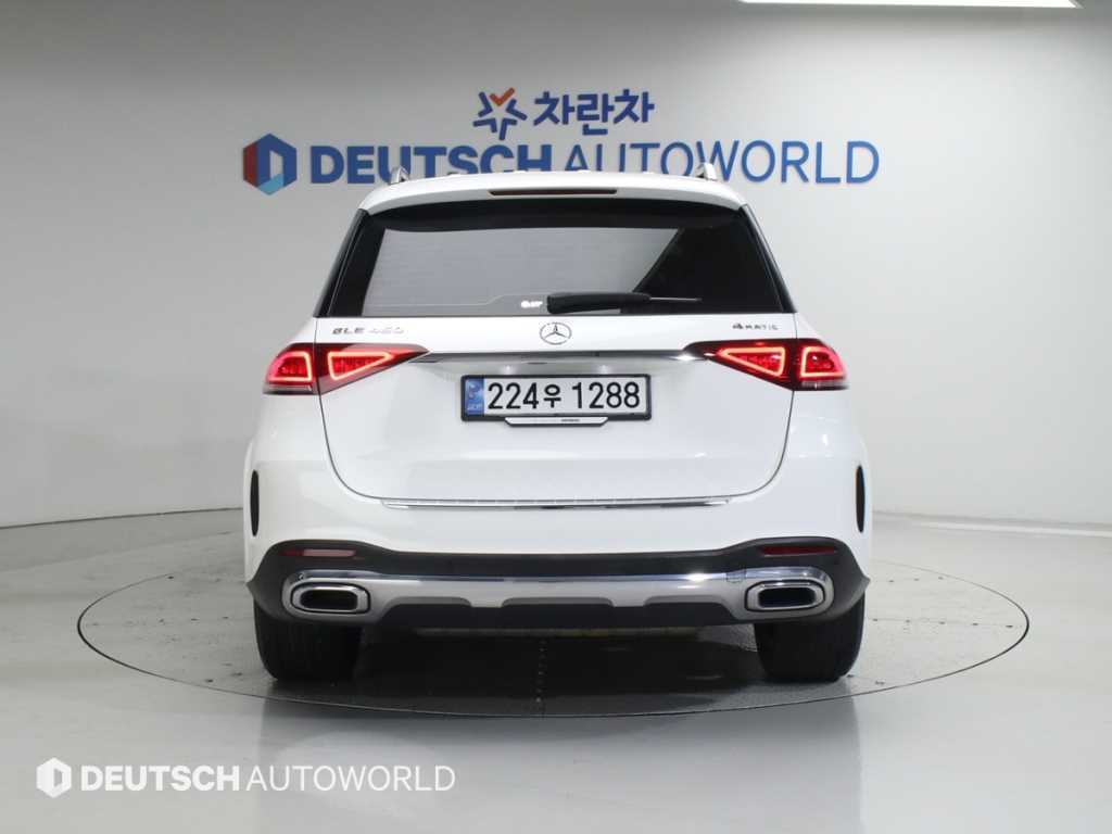 Mercedes Benz GLE Class - Vista 5