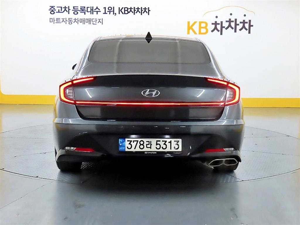 HYUNDAI Sonata - Vista 3