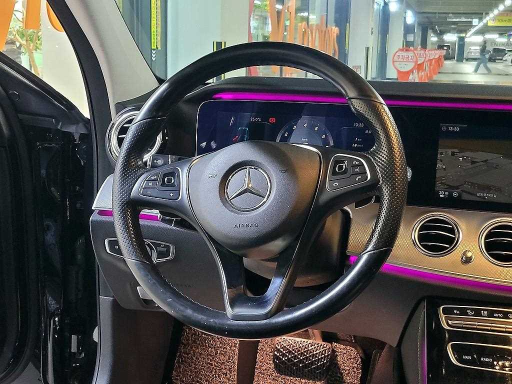 Mercedes Benz E class - Vista 9