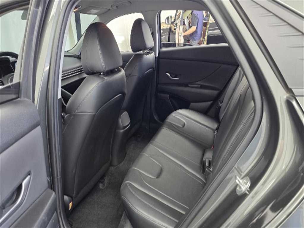HYUNDAI Avante - Vista 11