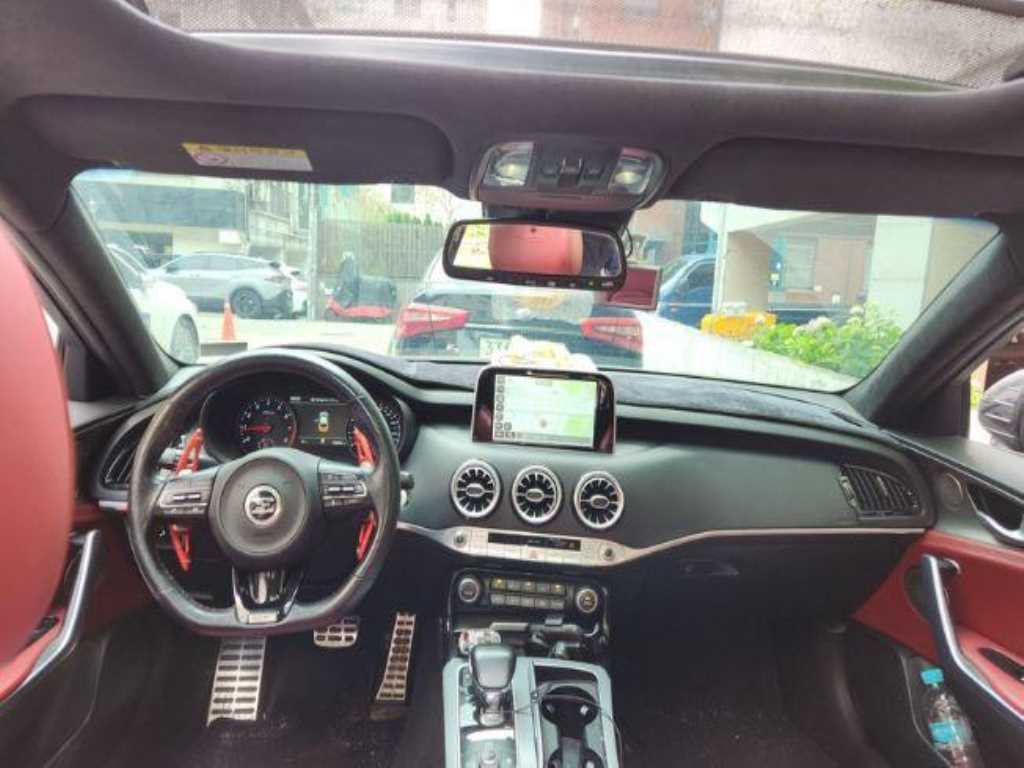 KIA Stinger - Vista 5