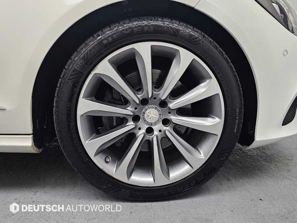 Mercedes Benz CLS Class - Vista 5