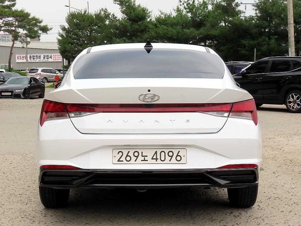 HYUNDAI Avante - Vista 4
