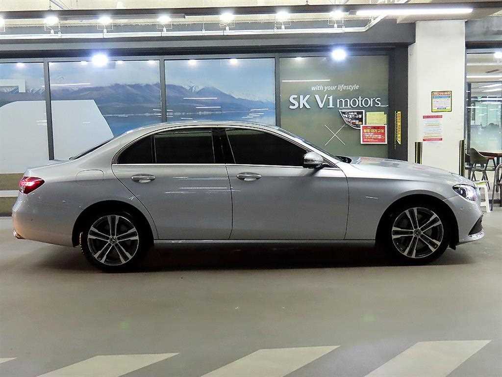 Mercedes Benz E class - Vista 3