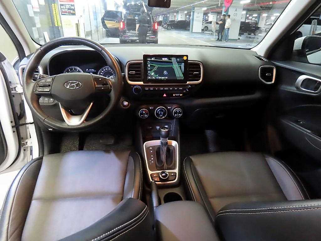 HYUNDAI Venue - Vista 10