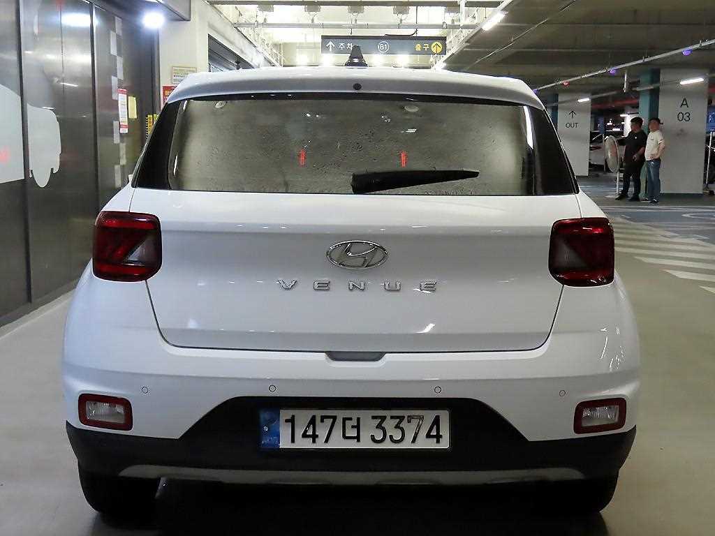 HYUNDAI Venue - Vista 5