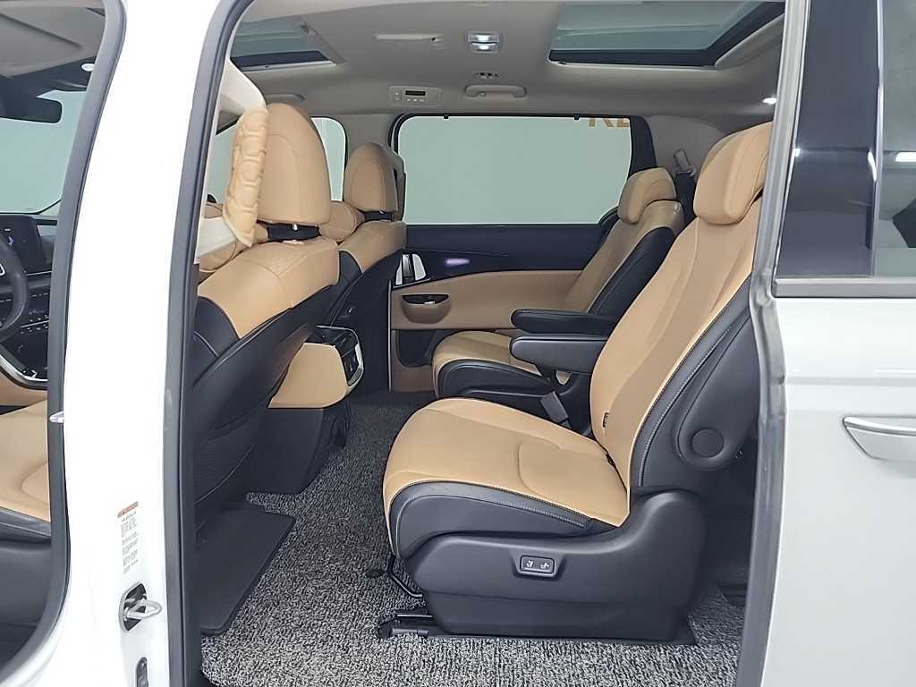 KIA Carnival - Vista 12