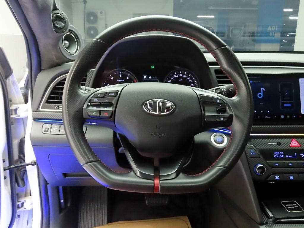 HYUNDAI Avante - Vista 8