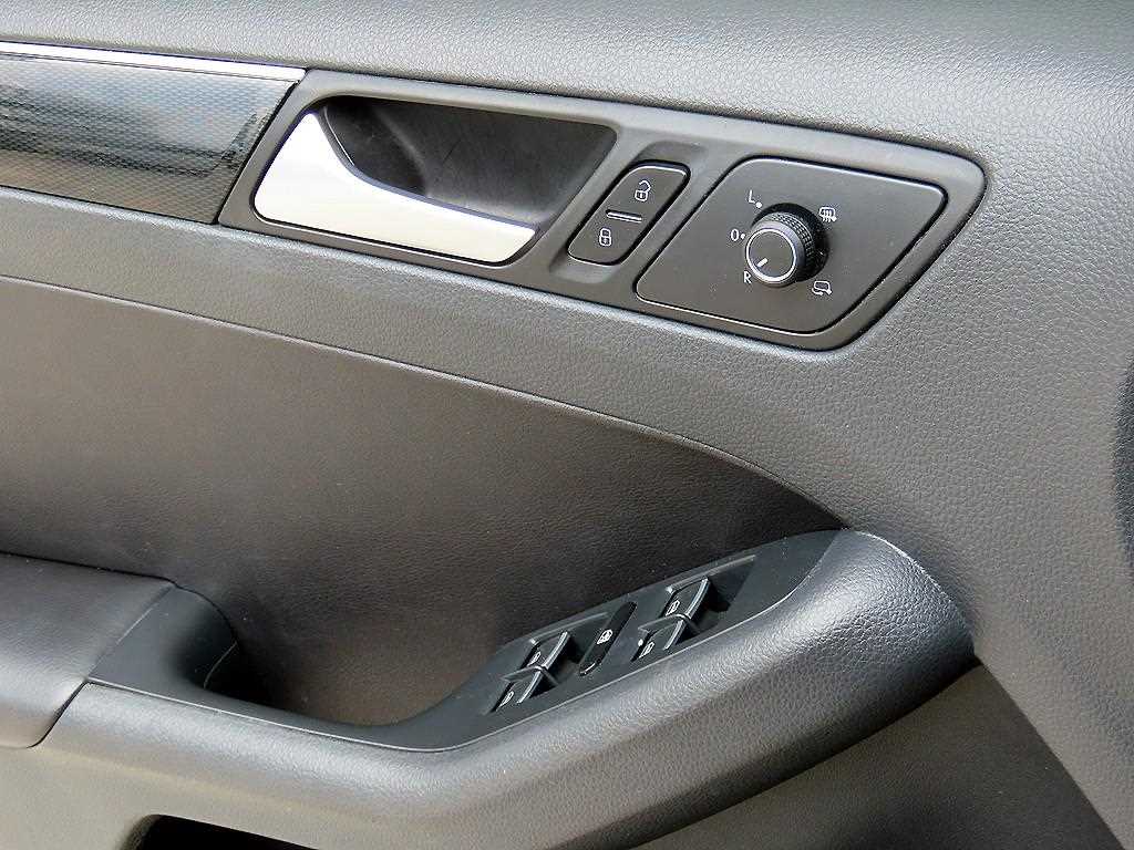 Volkswagen Jetta - Vista 11