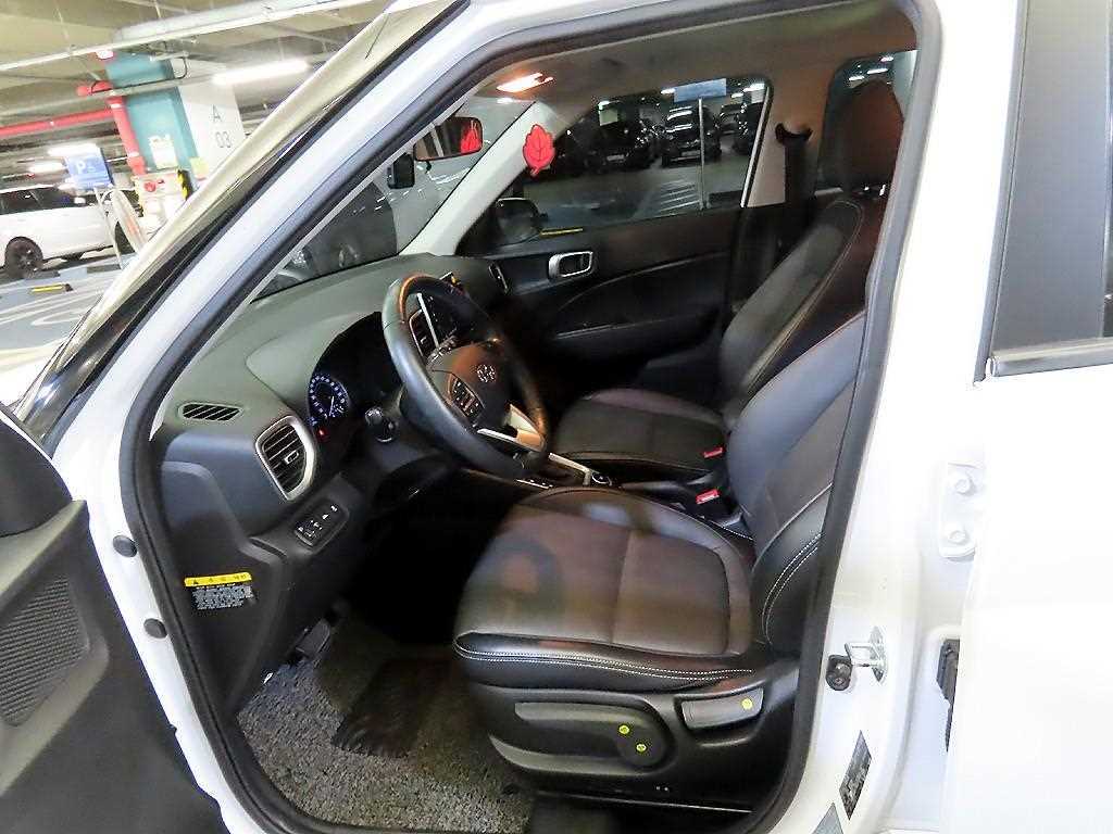 HYUNDAI Venue - Vista 6