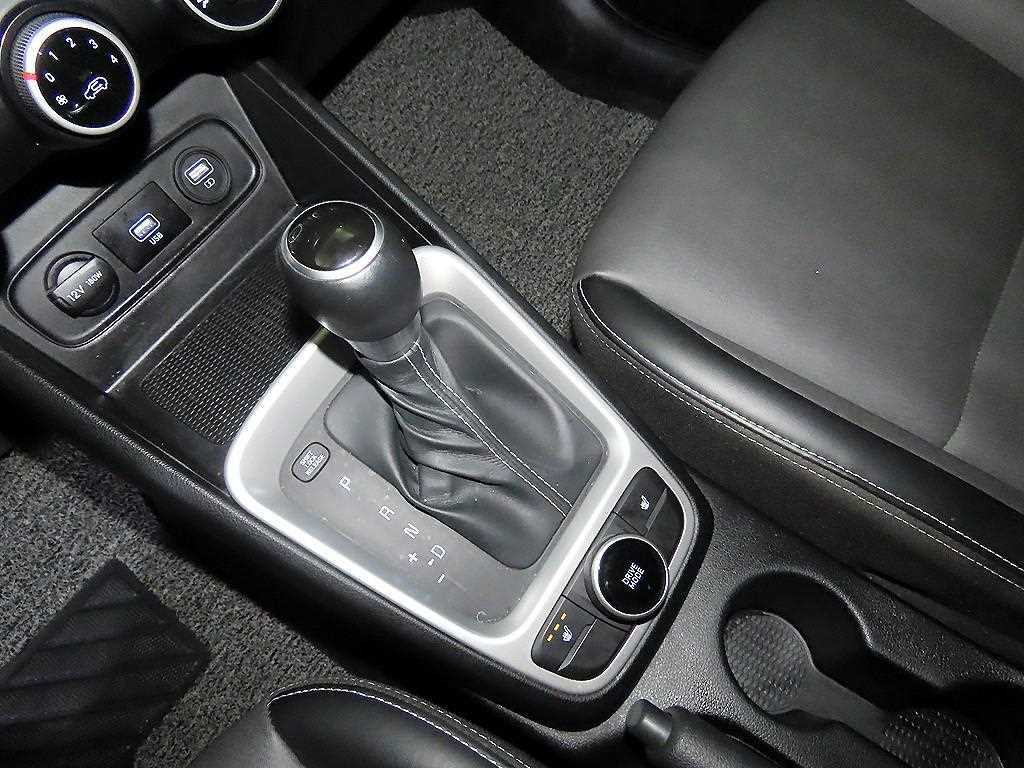 HYUNDAI Venue - Vista 12