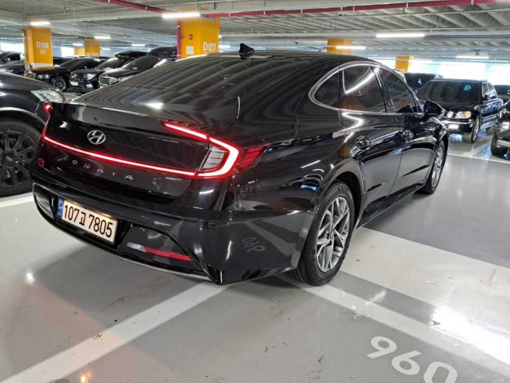 HYUNDAI Sonata - Vista 4