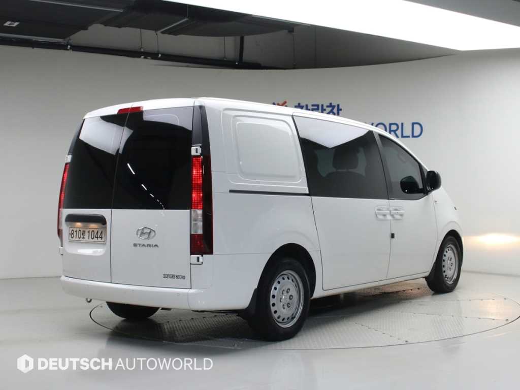 HYUNDAI Staria - Vista 2