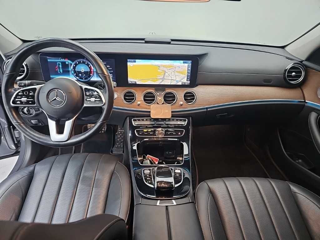 Mercedes Benz E class - Vista 7