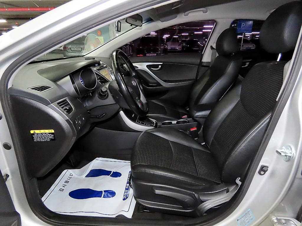 HYUNDAI Avante - Vista 6