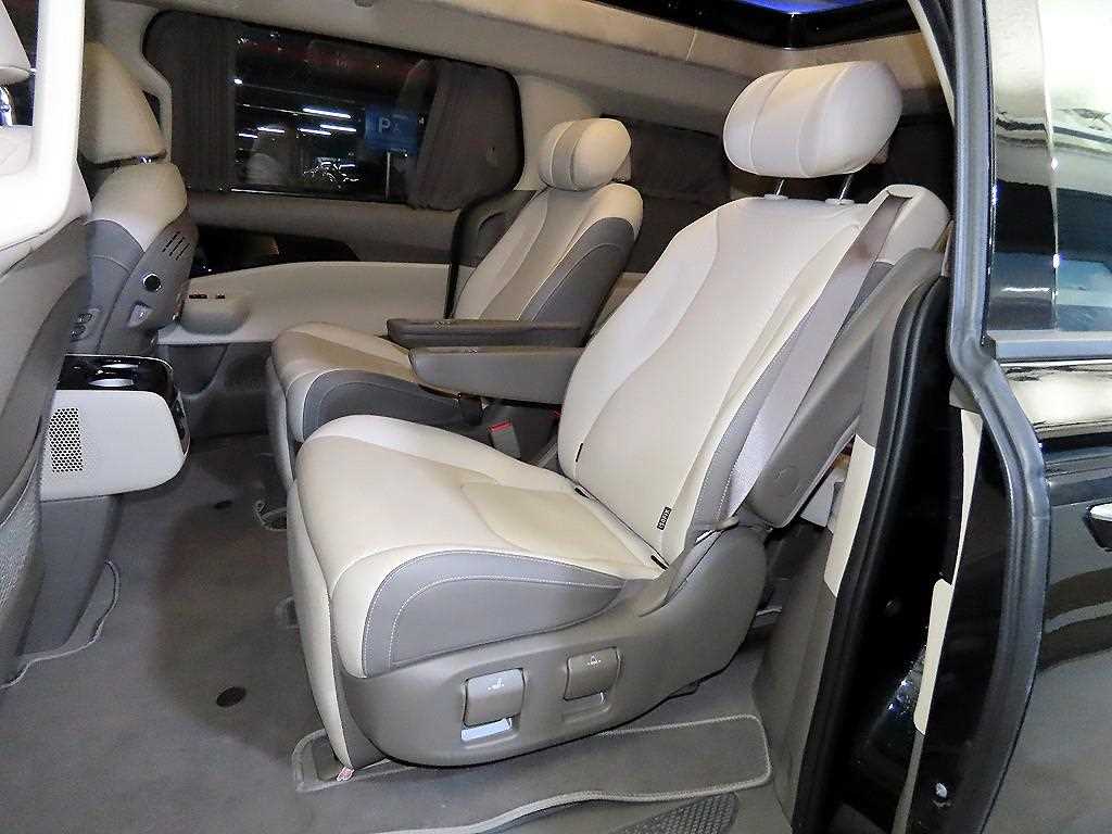 KIA Carnival - Vista 7