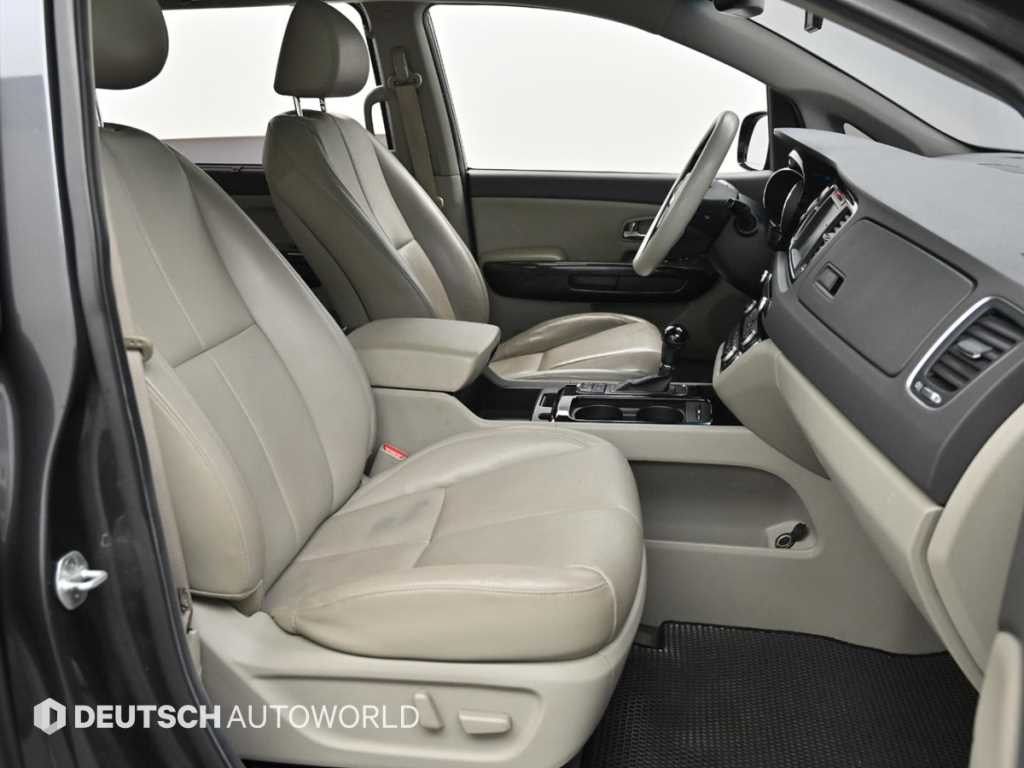 KIA Carnival - Vista 10