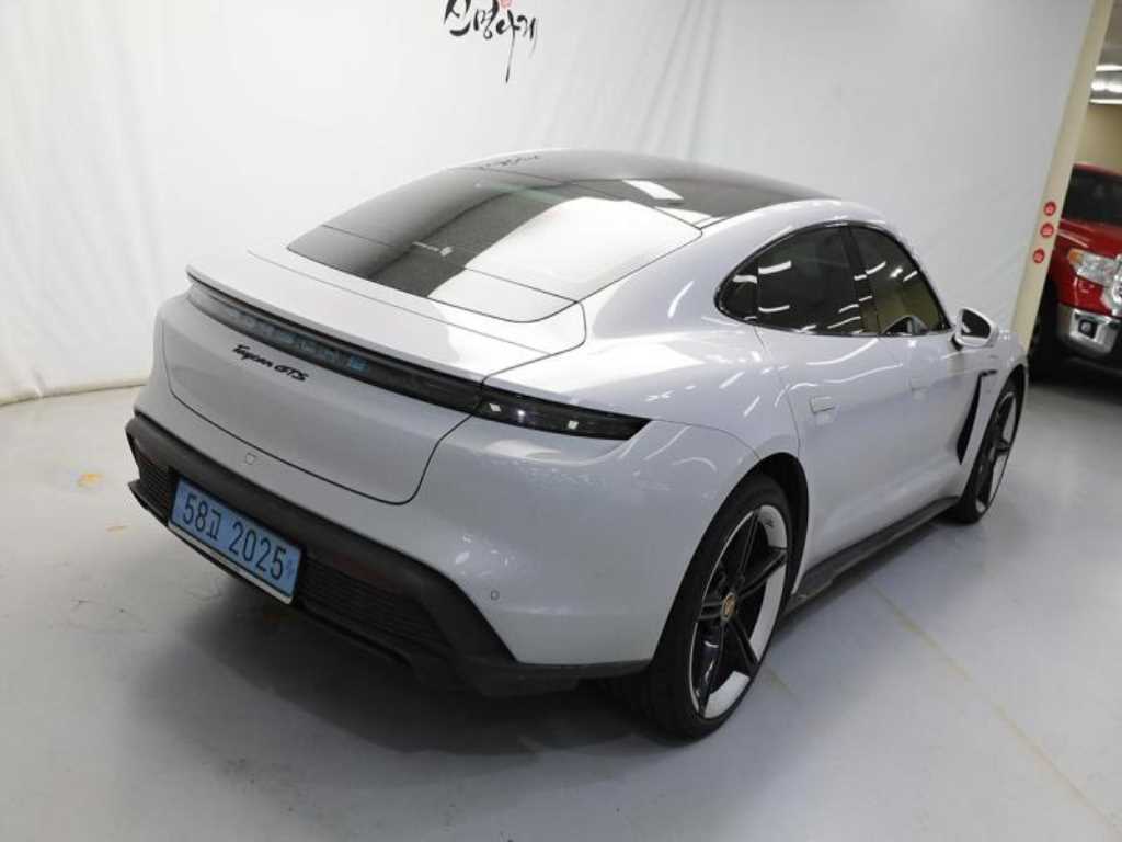 Porsche Taycan - Vista 4