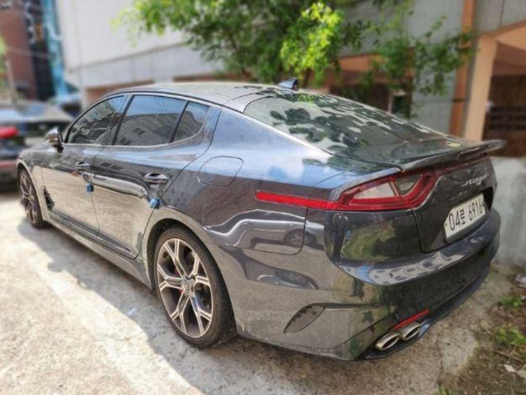 KIA Stinger - Vista 4