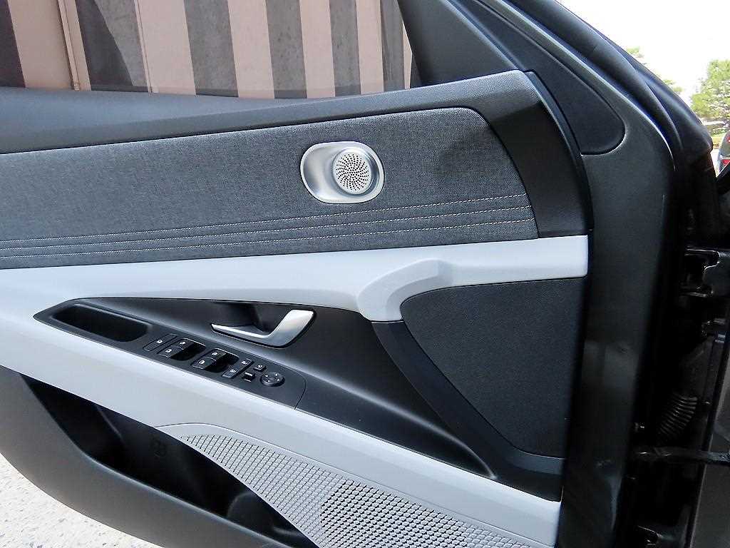 HYUNDAI Avante - Vista 11