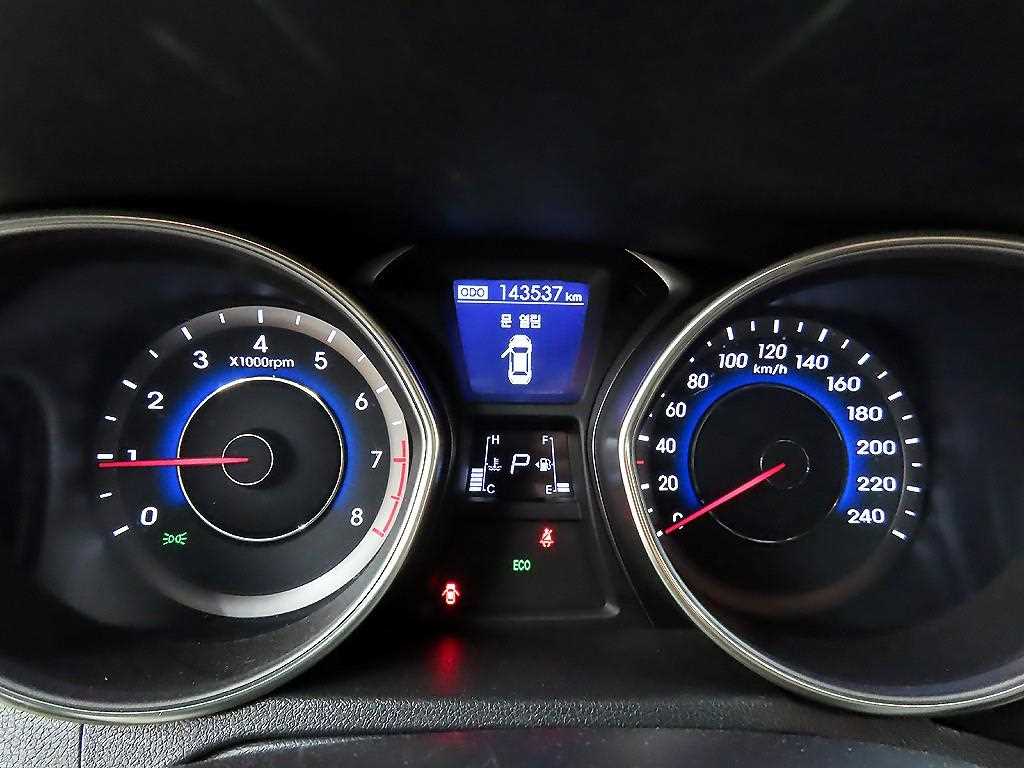 HYUNDAI Avante - Vista 8