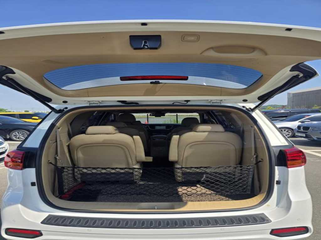 KIA Carnival - Vista 10