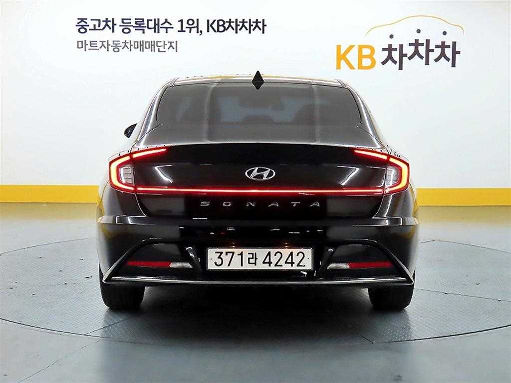 HYUNDAI Sonata - Vista 3