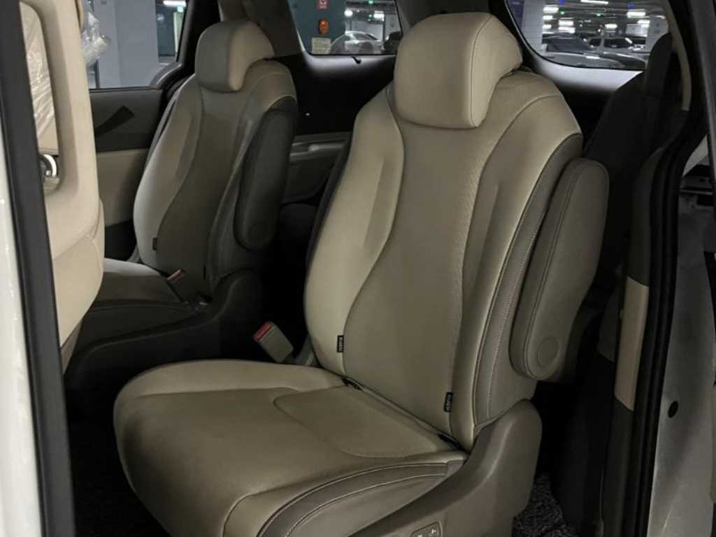KIA Carnival - Vista 7