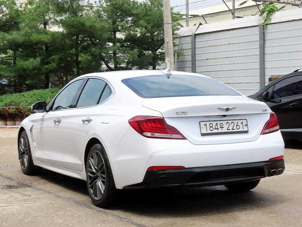 Genesis G70 - Vista 3